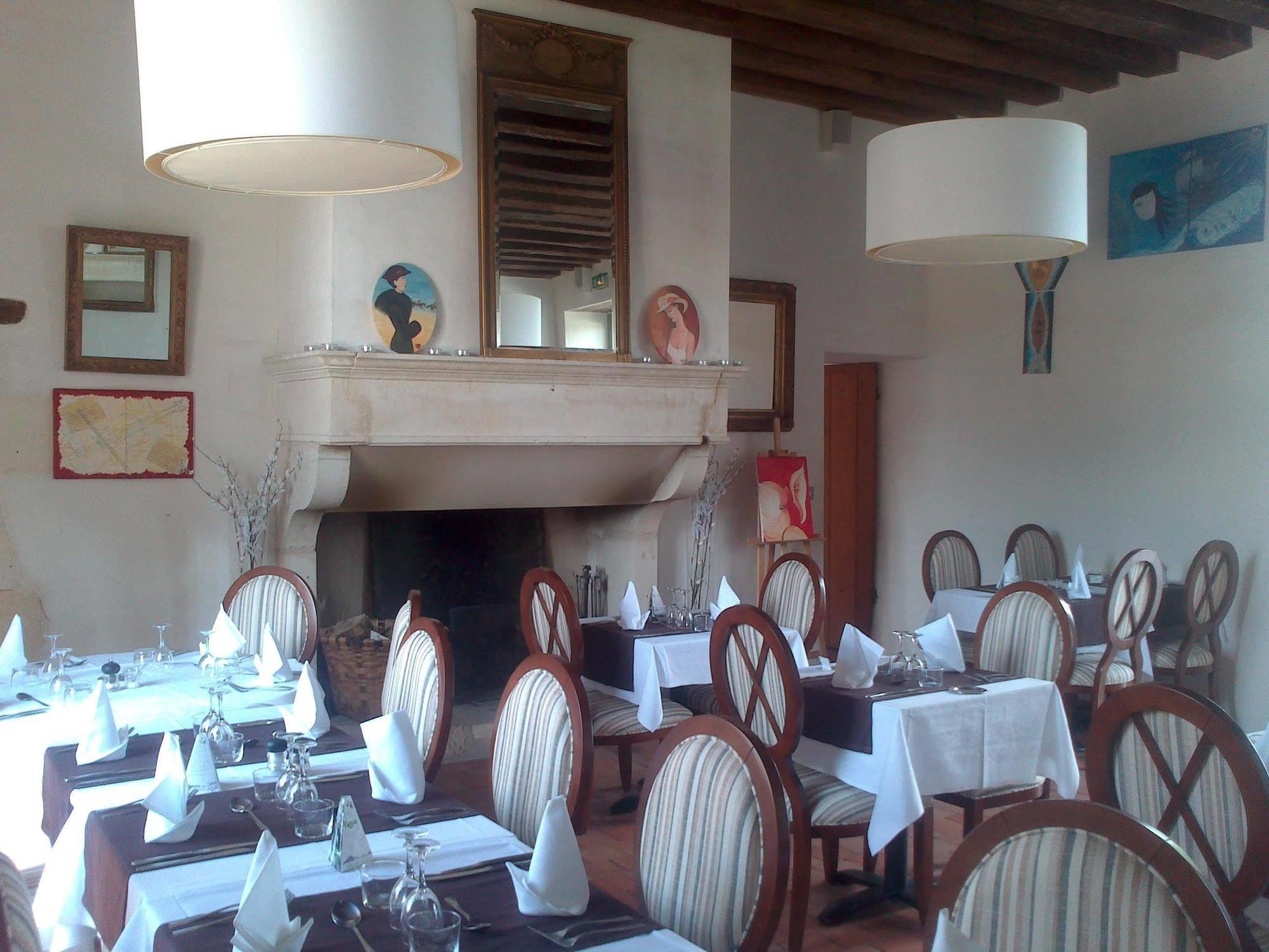 ホテル Domaine Du Normandoux, The Originals Relais Tercé エクステリア 写真