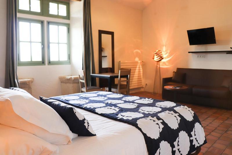 ホテル Domaine Du Normandoux, The Originals Relais Tercé エクステリア 写真