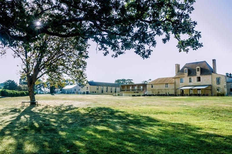 ホテル Domaine Du Normandoux, The Originals Relais Tercé エクステリア 写真