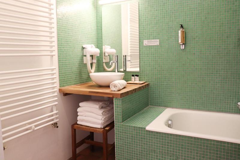 ホテル Domaine Du Normandoux, The Originals Relais Tercé エクステリア 写真